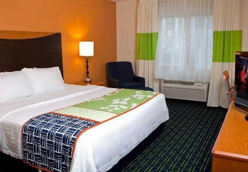 Fairfield Inn & Suites Youngstown Boardman Поланд Номер фото